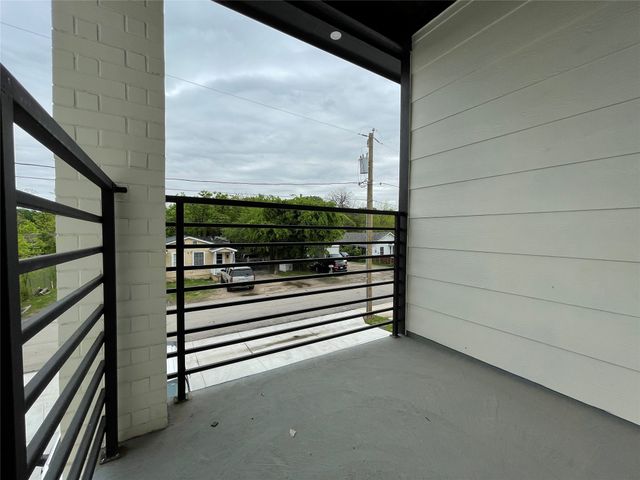 2417 N Winnetka Avenue, Dallas, TX 75212