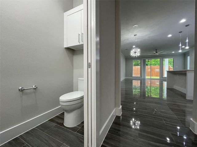 2417 N Winnetka Avenue, Dallas, TX 75212