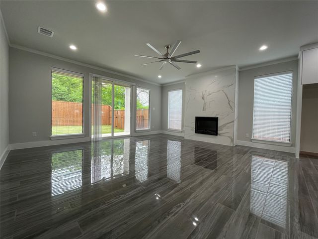 2417 N Winnetka Avenue, Dallas, TX 75212
