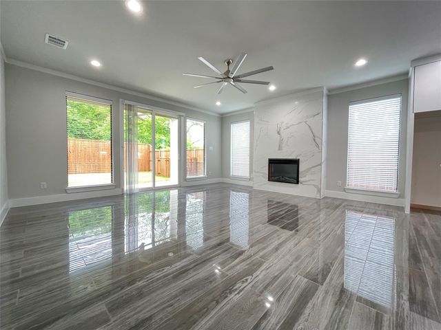 2417 N Winnetka Avenue, Dallas, TX 75212