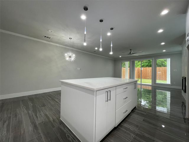 2417 N Winnetka Avenue, Dallas, TX 75212