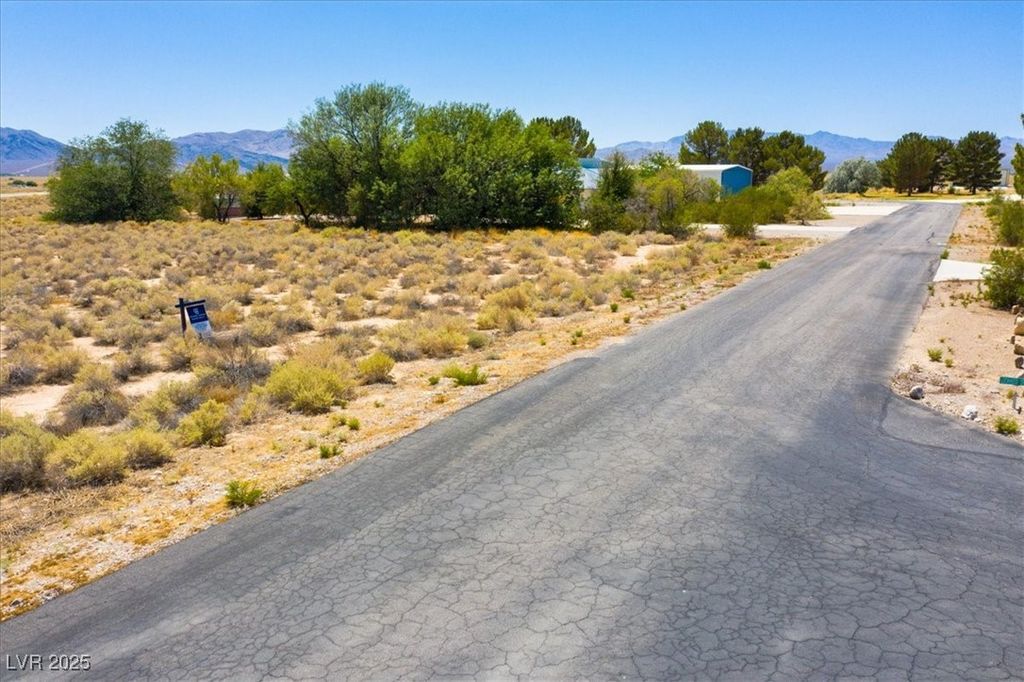 Image 12 of property listing at 699 Capri Avenue, Sandy Valley, NV 89019