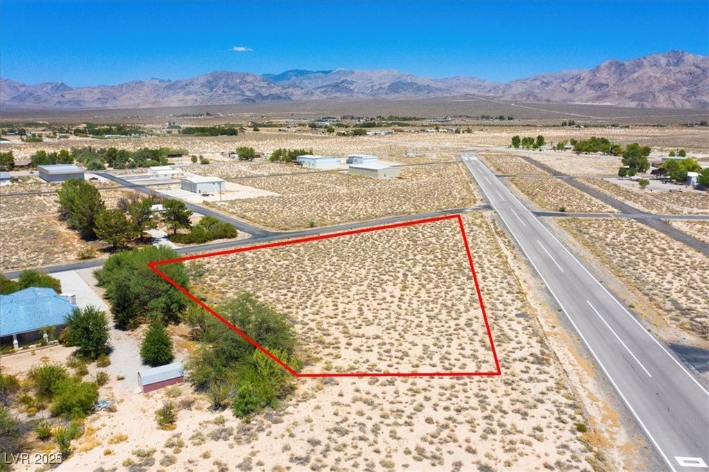 Image 4 of property listing at 699 Capri Avenue, Sandy Valley, NV 89019