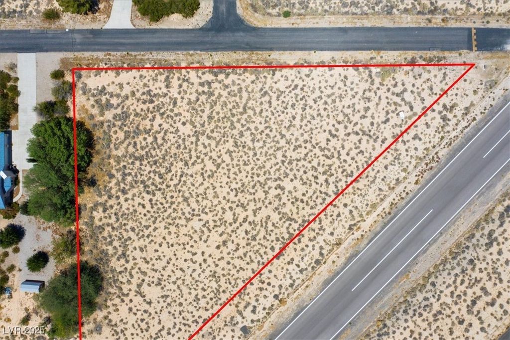 Image 7 of property listing at 699 Capri Avenue, Sandy Valley, NV 89019