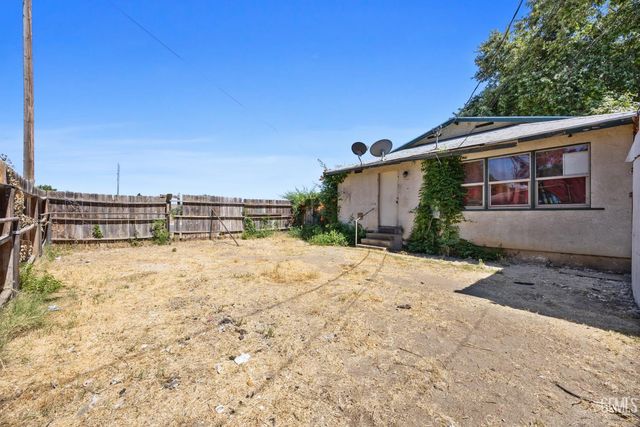 222 Hughes Avenue, Bakersfield, CA 93308
