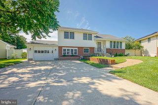 2 CEDAR CIR, West Deptford, NJ 08096