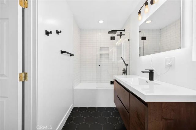 1111 E Elk, Glendale, CA 91205