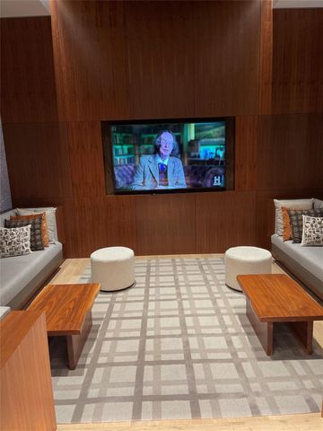 160 Birdsall Street 1103, Houston, TX 77007