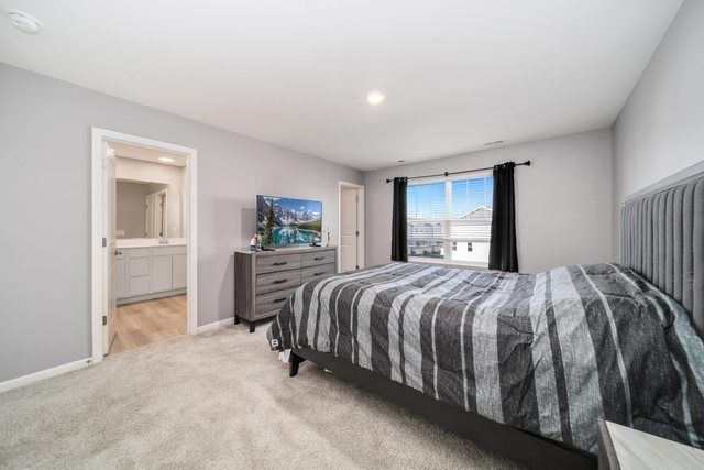 1004 Atterberg Road, South Elgin, IL 60177