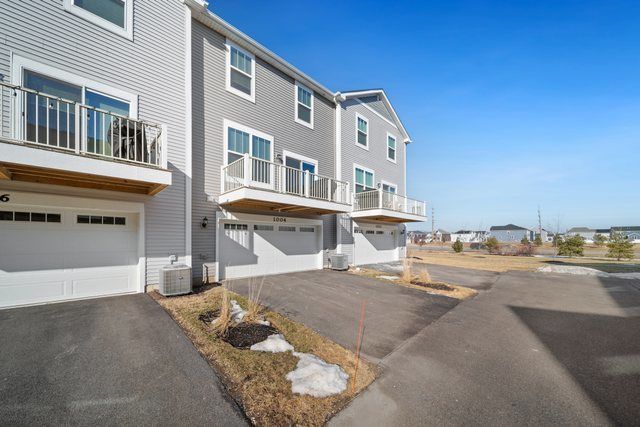 1004 Atterberg Road, South Elgin, IL 60177