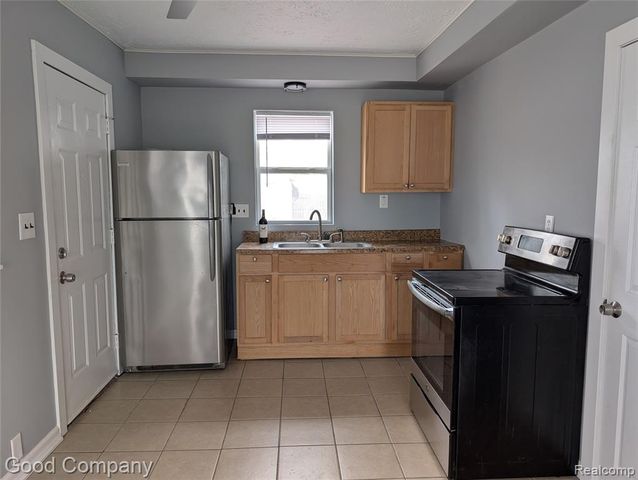 731 Emerson Avenue, Pontiac, MI 48340