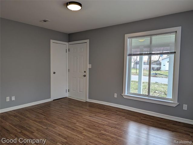 731 Emerson Avenue, Pontiac, MI 48340