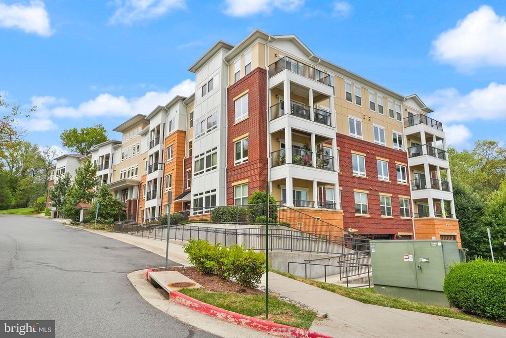 9450 SILVER KING CT #203, Fairfax, VA 22031