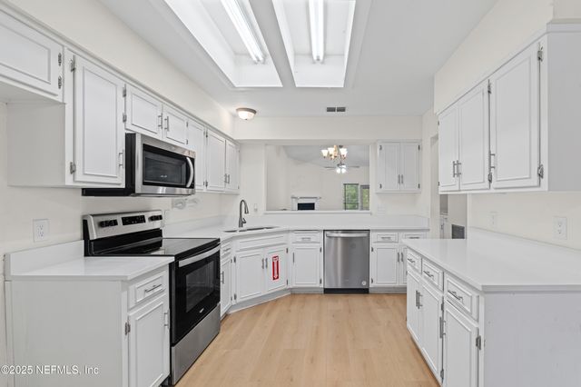 5590 LA MOYA Avenue, Jacksonville, FL 32210