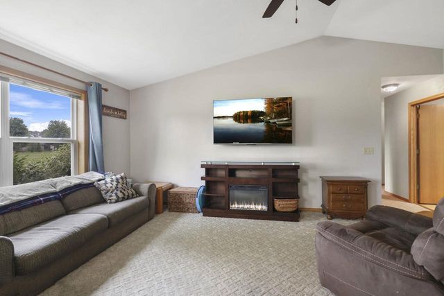 W5355 LINDEN HILL DRIVE, Appleton, WI 54915