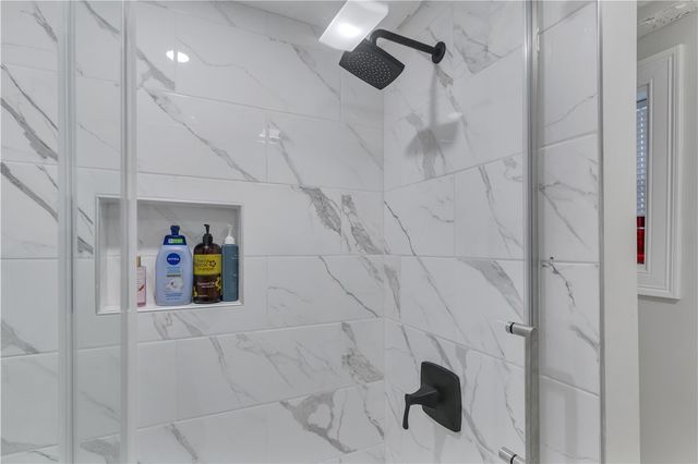 215 Kenyon Avenue, Pawtucket, RI 02861