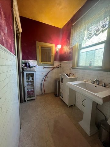 301 S Center Avenue, New Stanton, PA 15672