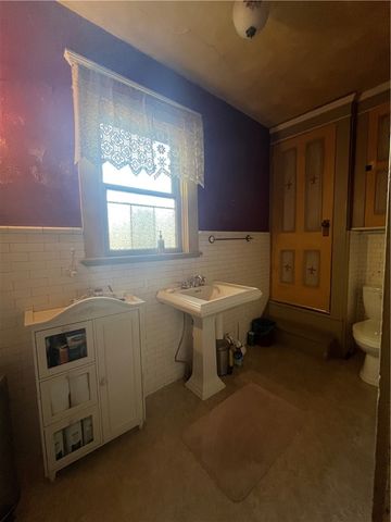 301 S Center Avenue, New Stanton, PA 15672