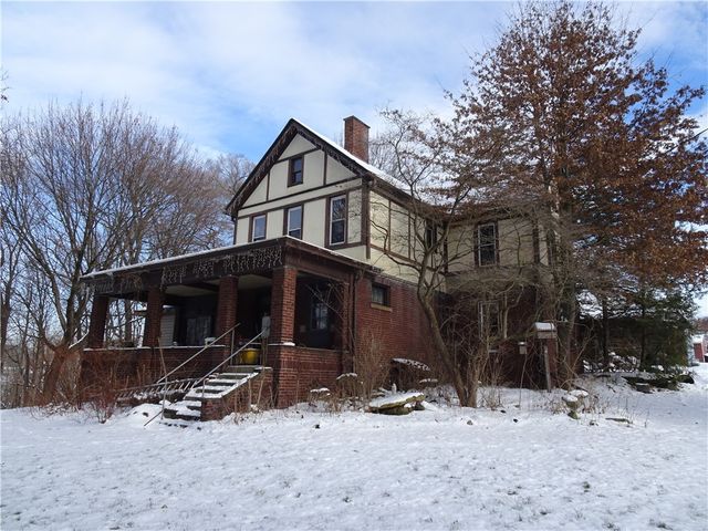 301 S Center Avenue, New Stanton, PA 15672