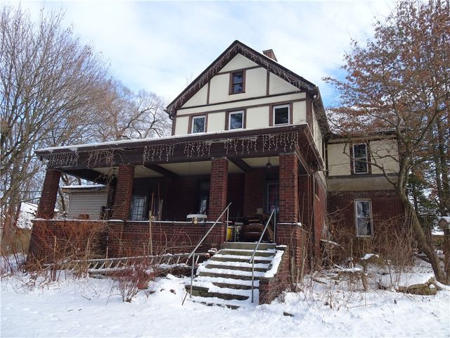 301 S Center Avenue, New Stanton, PA 15672