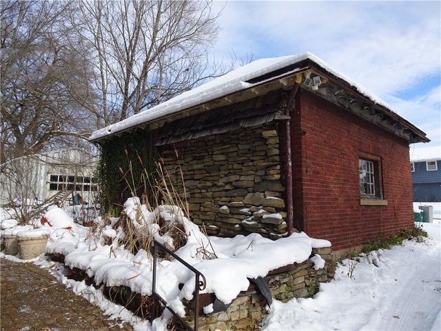 301 S Center Avenue, New Stanton, PA 15672