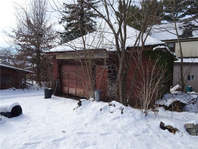 301 S Center Avenue, New Stanton, PA 15672