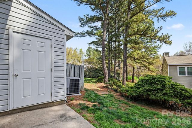 3268 Summercroft Lane, Charlotte, NC 28269