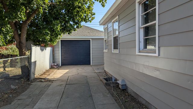 1108 E Wellesley Ave, Spokane, WA 99207