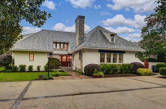 28 Heathwood Circle, Columbia, SC 29205