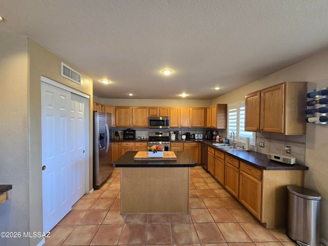860 S Lucinda Drive, Tucson, AZ 85748