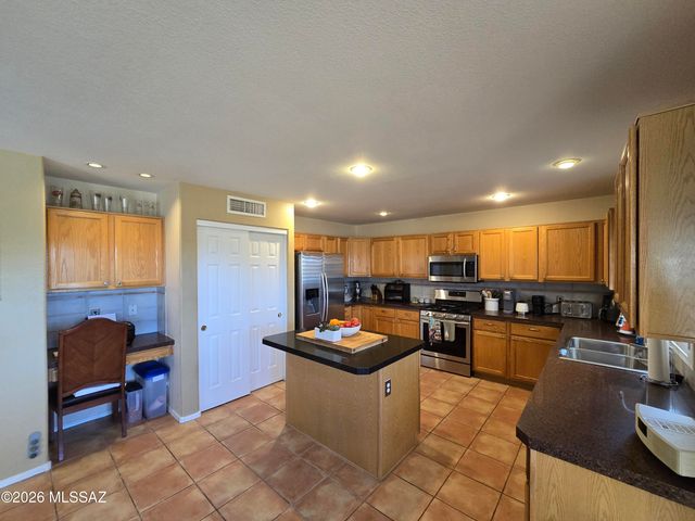 860 S Lucinda Drive, Tucson, AZ 85748