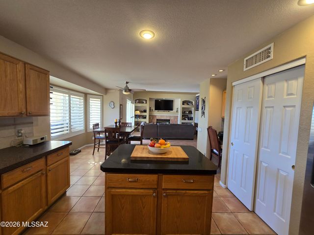 860 S Lucinda Drive, Tucson, AZ 85748