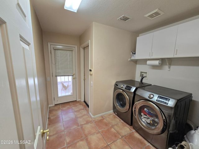 860 S Lucinda Drive, Tucson, AZ 85748