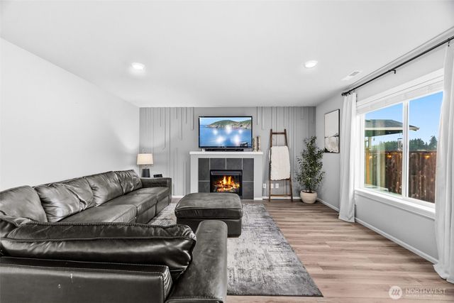 9274 Candytuft Drive SE, Tumwater, WA 98501