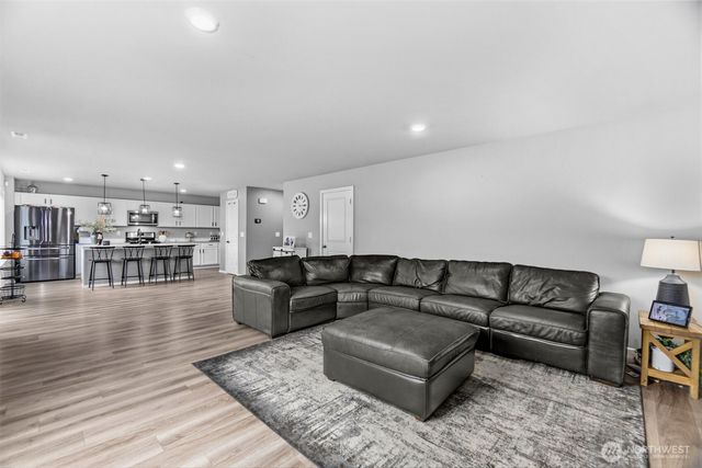 9274 Candytuft Drive SE, Tumwater, WA 98501