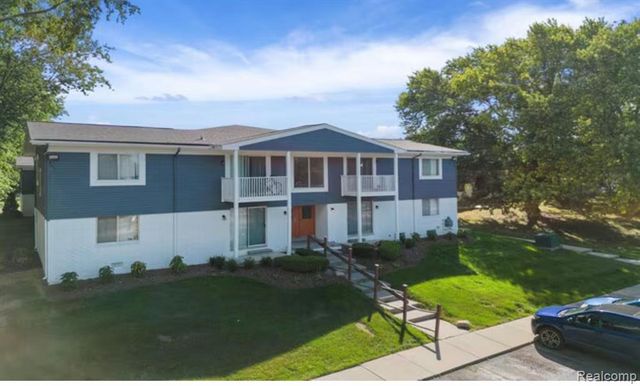 48200 W Pontiac Trail 90, Wixom, MI 48393