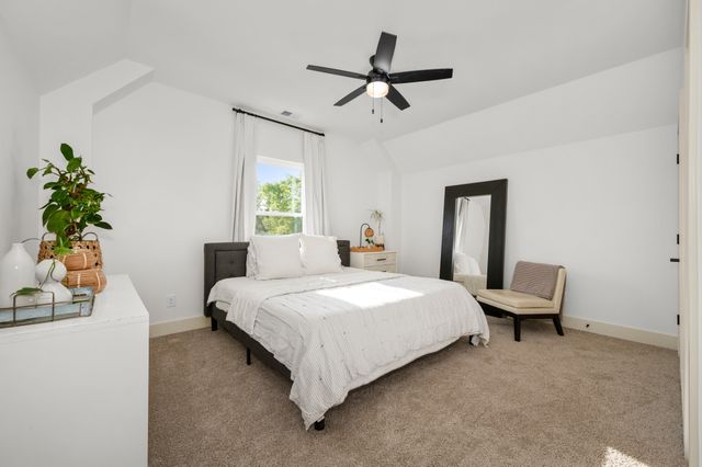 520 Gresham Ln, Murfreesboro, TN 37129