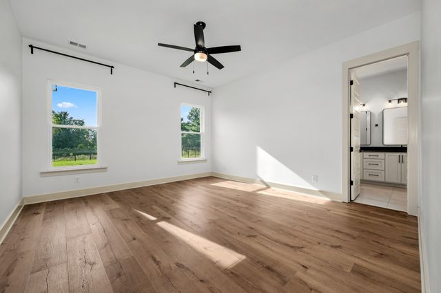 520 Gresham Ln, Murfreesboro, TN 37129