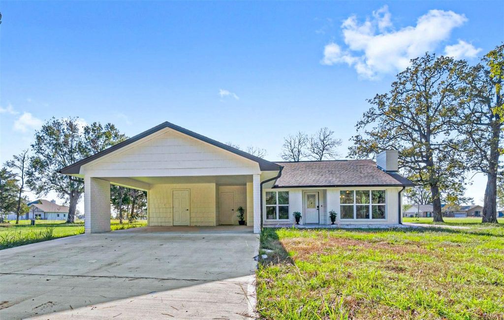 456 Deep Woods Lane, Livingston, TX 77351