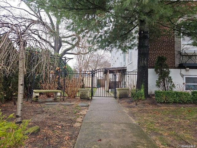 30 Shipherd Avenue 6B, Lynbrook, NY 11563