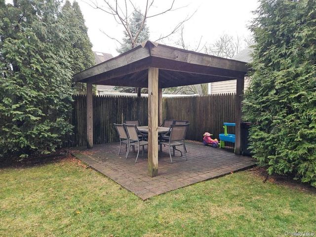 30 Shipherd Avenue 6B, Lynbrook, NY 11563