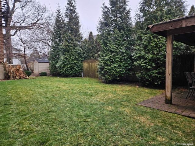 30 Shipherd Avenue 6B, Lynbrook, NY 11563