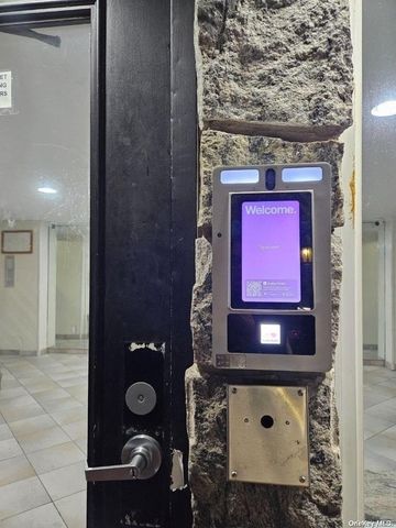 30 Shipherd Avenue 6B, Lynbrook, NY 11563