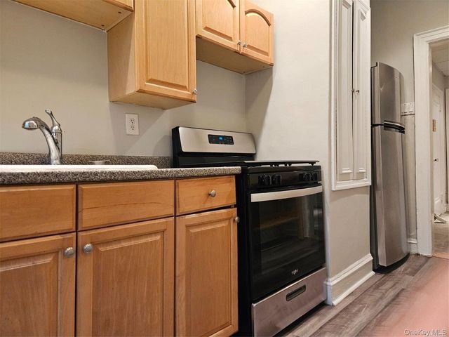 30 Shipherd Avenue 6B, Lynbrook, NY 11563