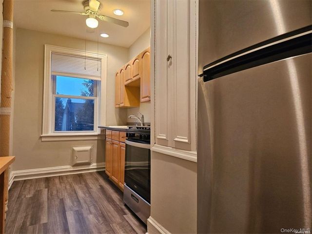 30 Shipherd Avenue 6B, Lynbrook, NY 11563