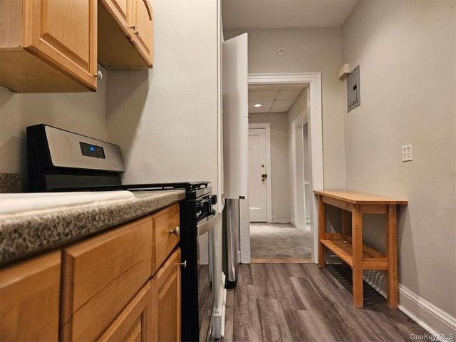 30 Shipherd Avenue 6B, Lynbrook, NY 11563