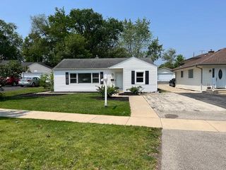 52 S Hawthorne Boulevard, Mundelein, IL 60060