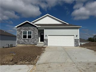 2210 Crestview Place, Raymore, MO 64083
