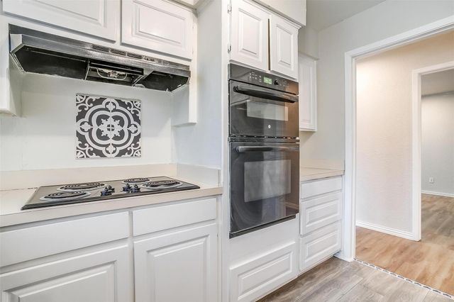 5947 Chimney Wood Circle, Fort Worth, TX 76112