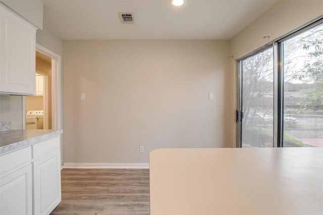 5947 Chimney Wood Circle, Fort Worth, TX 76112